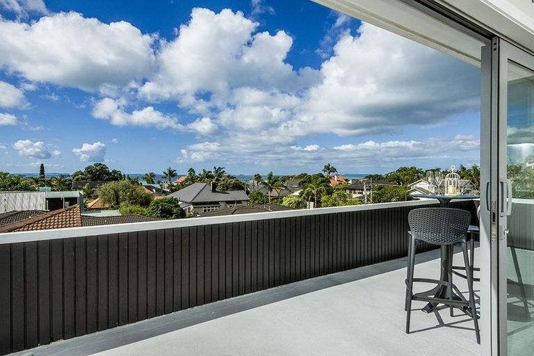 Photo of property in 1/2 Ocean View Road, Milford, Auckland, 0620
