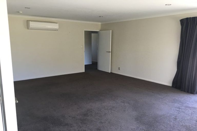 Photo of property in 10 Handley Crescent, Wigram, Christchurch, 8042
