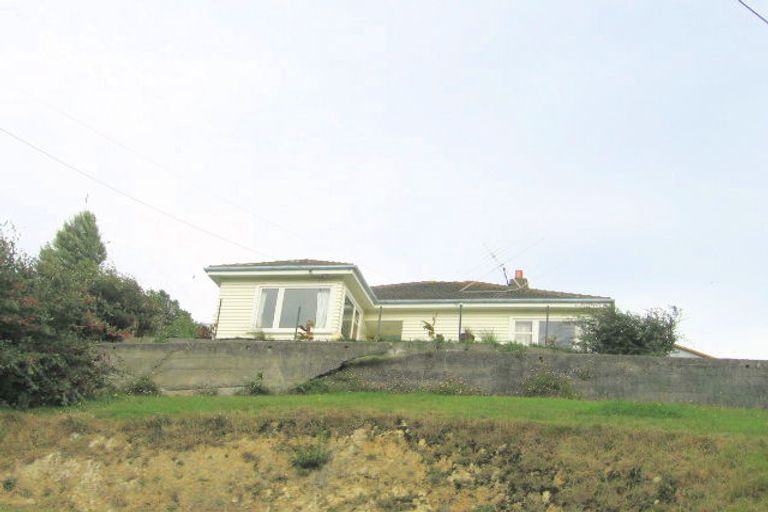 Photo of property in 11 Victory Crescent, Tawa, Wellington, 5028