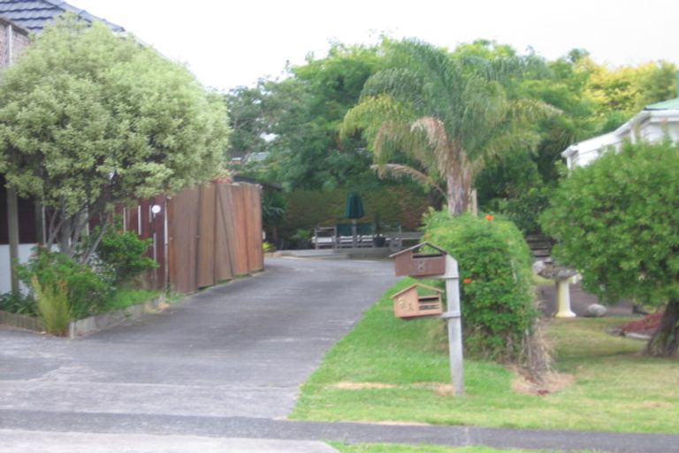 Photo of property in 2/8 Beatrice Avenue, Hillcrest, Auckland, 0627