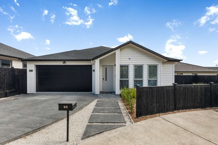 Photo of property in 95 Nobilo Road, Kumeu, 0810