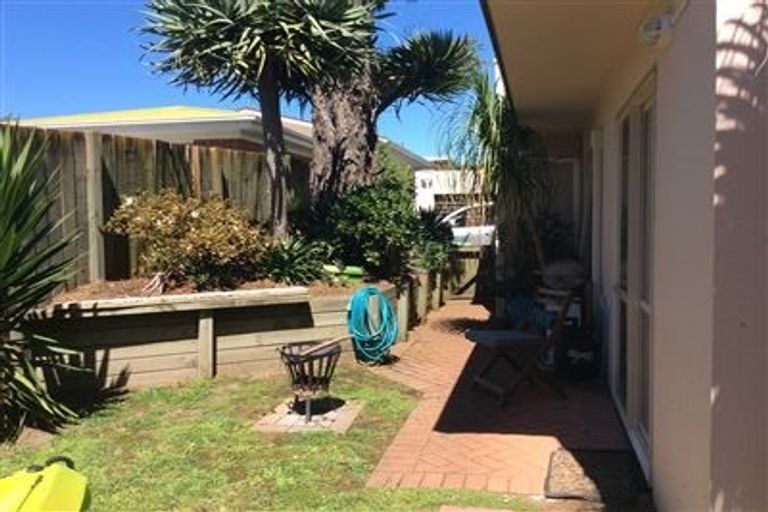 Photo of property in 2/28 Third Avenue, Tauranga, 3110