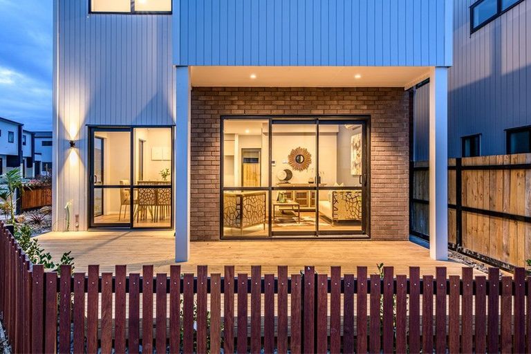 Photo of property in 32 Hea Road, Hobsonville, Auckland, 0616