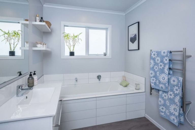 Photo of property in 3 Gallipoli Place, Paraparaumu, 5032