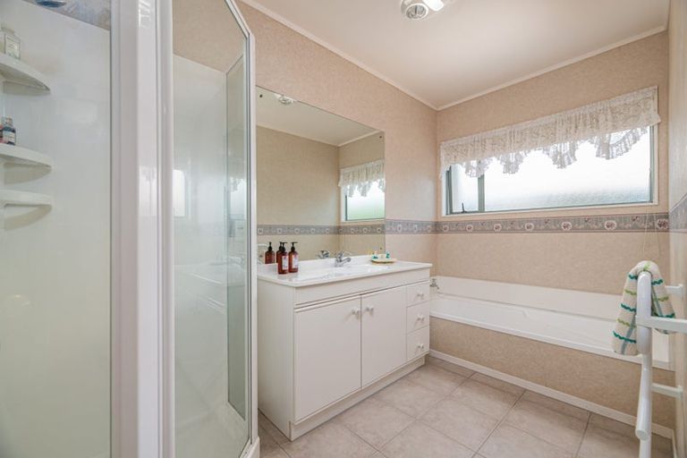 Photo of property in 9 Amesbury Rise, Henderson, Auckland, 0612