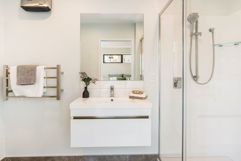 Photo of property in 4 Manaakitia Road, Karaka, 2124