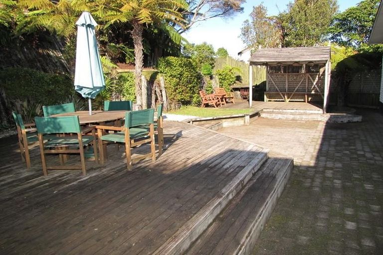 Photo of property in 98 Heta Road, Highlands Park, New Plymouth, 4312