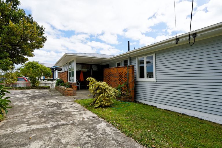 Photo of property in 61 West Coast Road, Glen Eden, Auckland, 0602