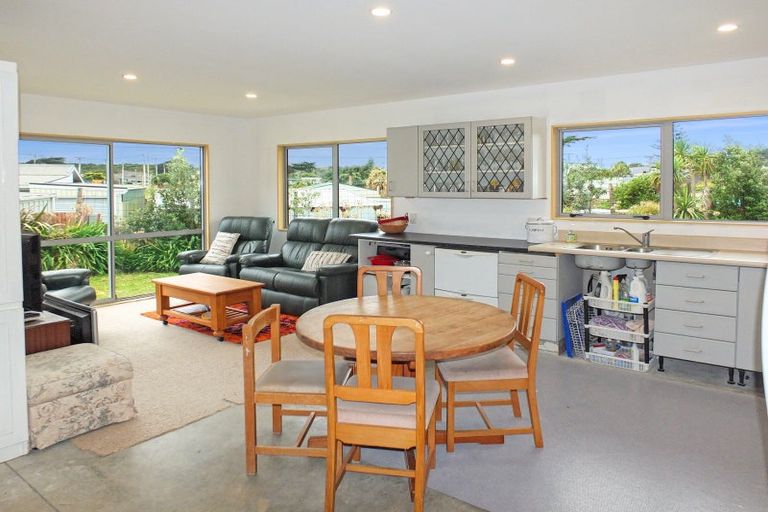 Photo of property in 4 Muritai Grove, Himatangi Beach, Foxton, 4891