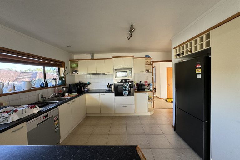 Photo of property in 21 Voltaire Court, Botany Downs, Auckland, 2010