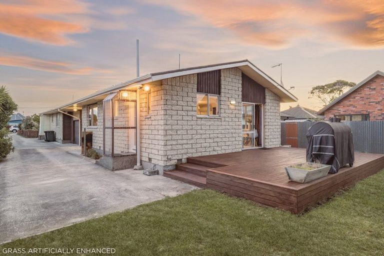 Photo of property in 2/25 Sylvia Street, Parklands, Christchurch, 8083