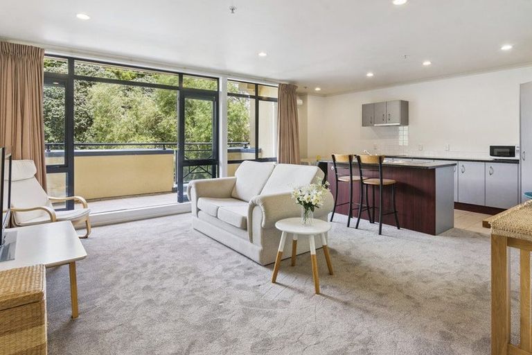 Photo of property in 2c/7-11 Bute Road, Browns Bay, Auckland, 0630