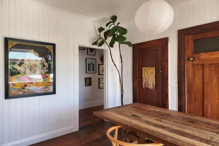 Photo of property in 20 Mcfarlane Street, Oakura, 4314