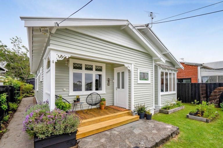 Photo of property in 21 Gaine Street, New Plymouth, 4310
