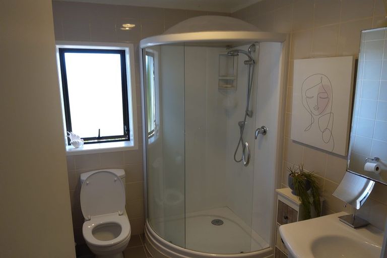 Photo of property in 13 Robin Lane, Browns Bay, Auckland, 0630