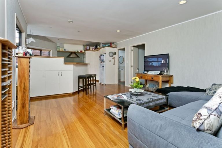 Photo of property in 12 Capri Place, Unsworth Heights, Auckland, 0632