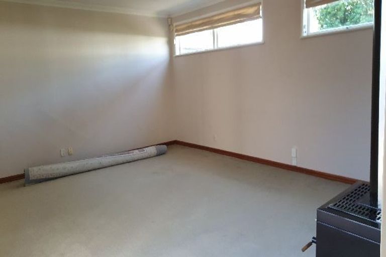 Photo of property in 475 Glenfield Road, Glenfield, Auckland, 0629