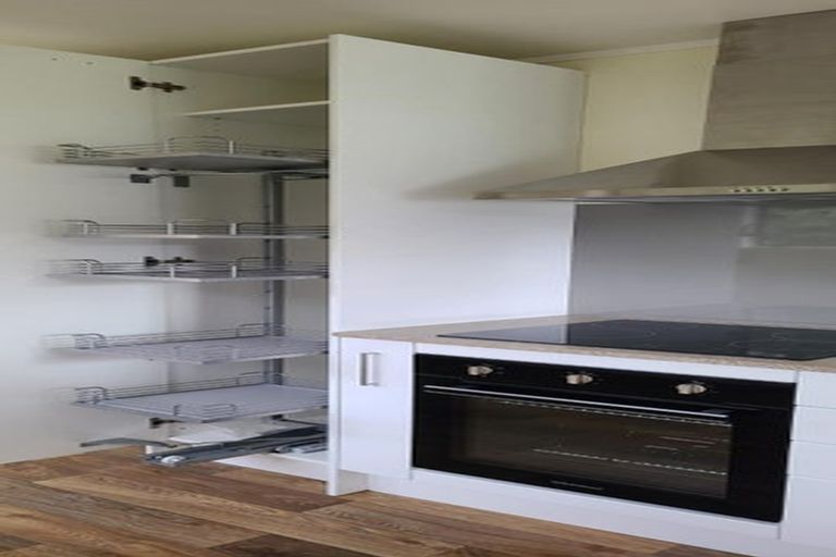 Photo of property in 17 Pipitea Place, Massey, Auckland, 0614