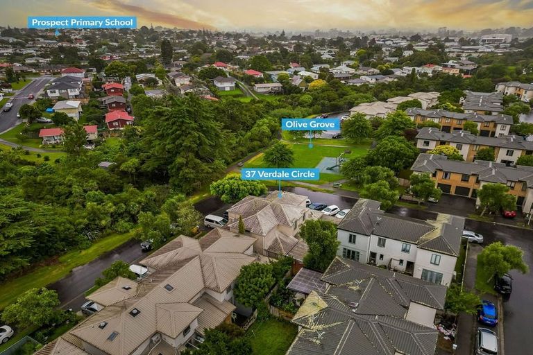 Photo of property in 37 Verdale Circle, Glen Eden, Auckland, 0602