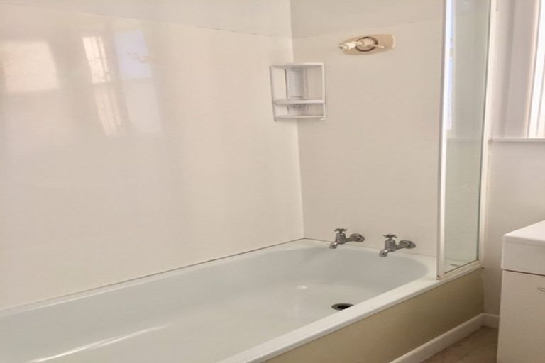 Photo of property in 2/45 Stanley Street, Berhampore, Wellington, 6023