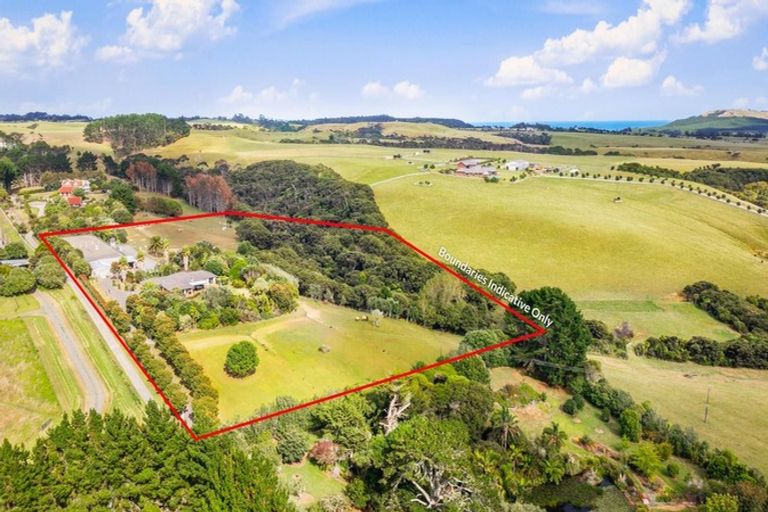 Photo of property in 132 Muriwai Valley Road, Muriwai, Waimauku, 0881