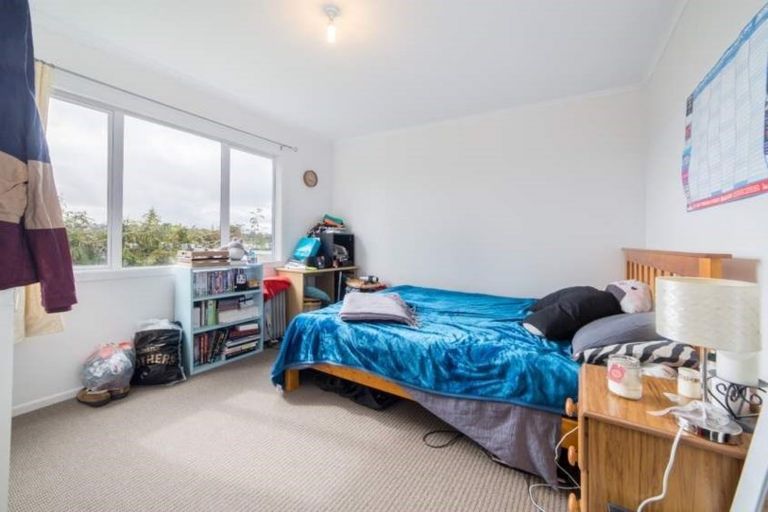 Photo of property in 2/53 Bruce Road, Glenfield, Auckland, 0629
