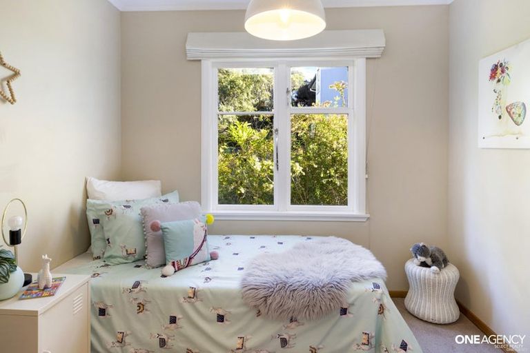 Photo of property in 9 Woodstock Terrace, Tawa, Wellington, 5028