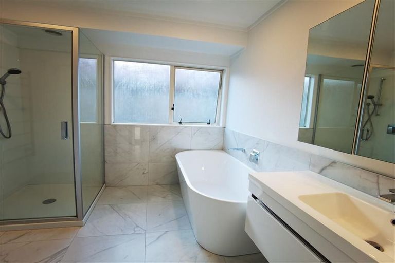 Photo of property in 12 Sandalwood Place, Somerville, Auckland, 2014