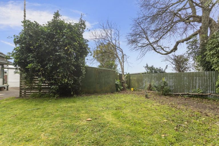 Photo of property in 17 Kervil Avenue, Te Atatu Peninsula, Auckland, 0610