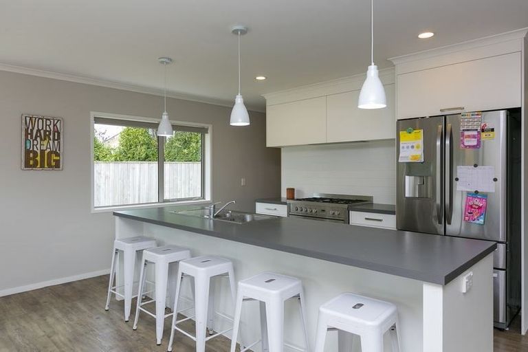 Photo of property in 5 Cross Street, Lepperton, New Plymouth, 4373