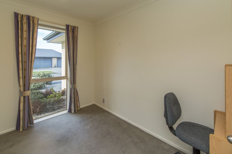 Photo of property in 15 Calvandra Grove, Rangiora, 7400