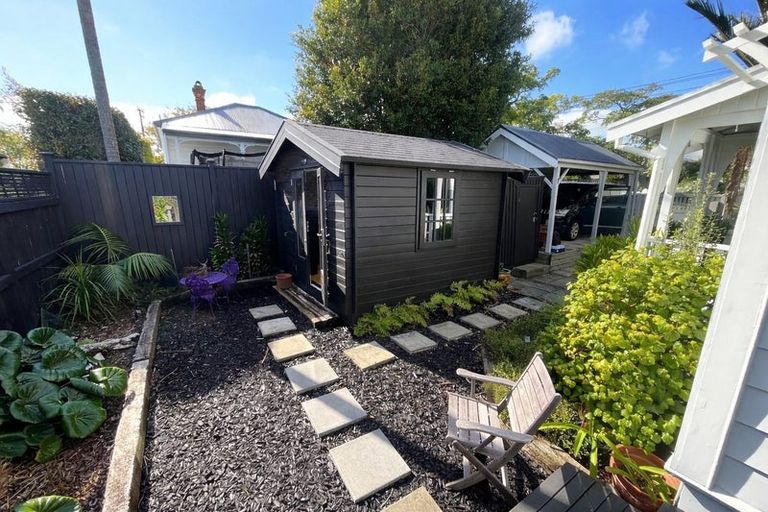 Photo of property in 2/21 Cowper Street, Devonport, Auckland, 0624