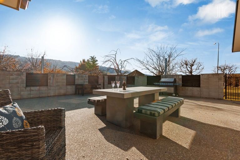 Photo of property in 18 Pisa Moorings Road, Mount Pisa, Cromwell, 9383