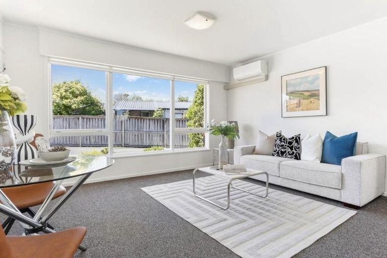 Photo of property in 2/8 Paul Place, Pakuranga, Auckland, 2010