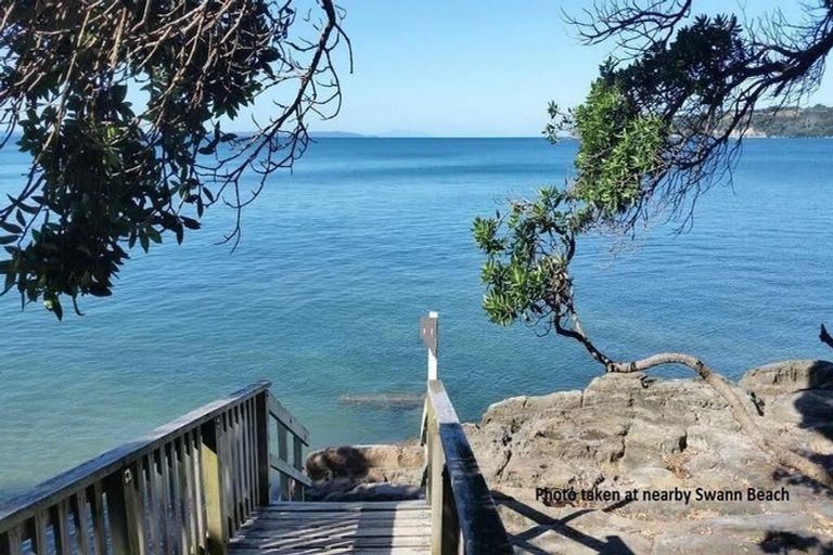 Photo of property in 2 Swann Beach Road, Stanmore Bay, Whangaparaoa, 0932