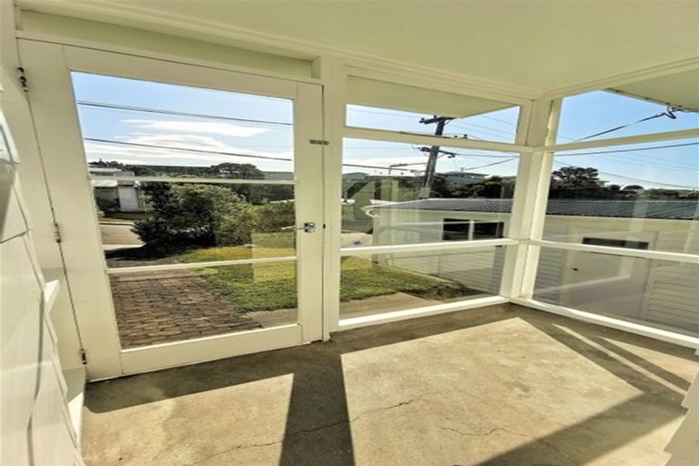 Photo of property in 99 Beazley Avenue, Paparangi, Wellington, 6037