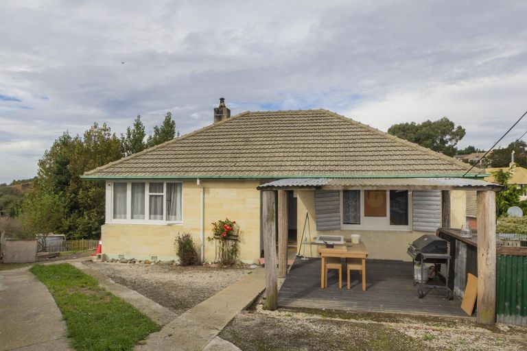 Photo of property in 17 Blyth Street, Holmes Hill, Oamaru, 9401