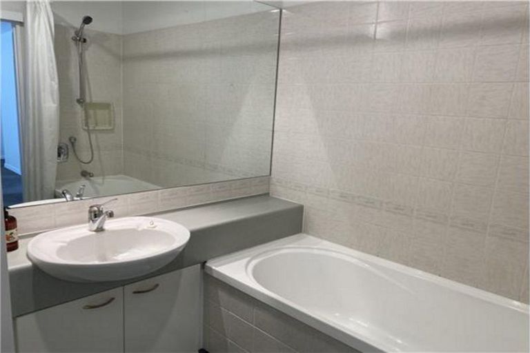 Photo of property in Regent Courts, 3/75 Gloucester Street, Christchurch Central, Christchurch, 8013