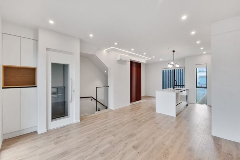 Photo of property in 14 Mina Way, Browns Bay, Auckland, 0630