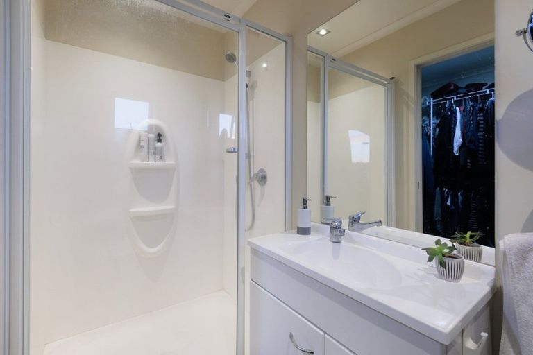 Photo of property in 1/100 Millers Road, Brookfield, Tauranga, 3110