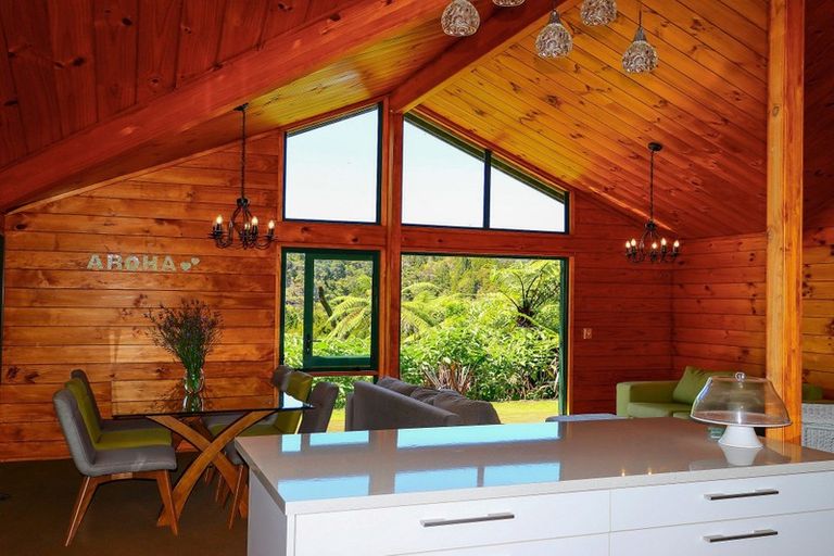 Photo of property in 86 Stoney Creek Drive, Waitakere, Henderson, 0782