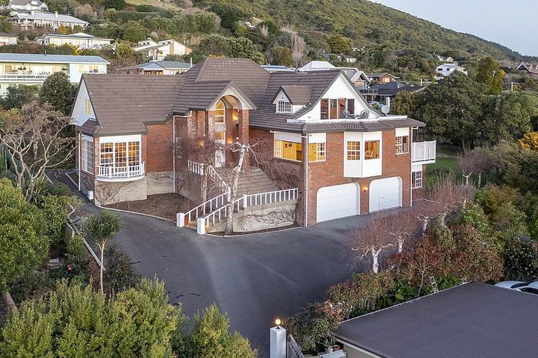 Photo of property in 105 Winara Avenue, Waikanae, 5036