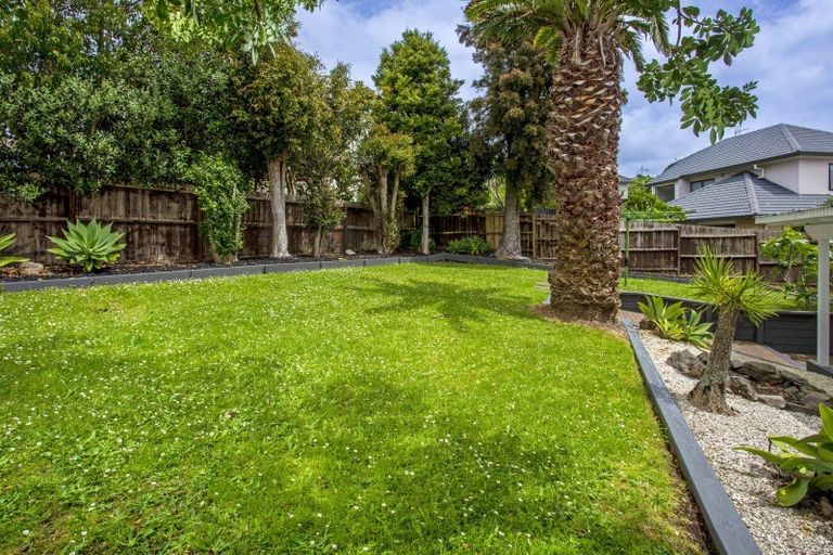 Photo of property in 46 Goldfinch Rise, Unsworth Heights, Auckland, 0632
