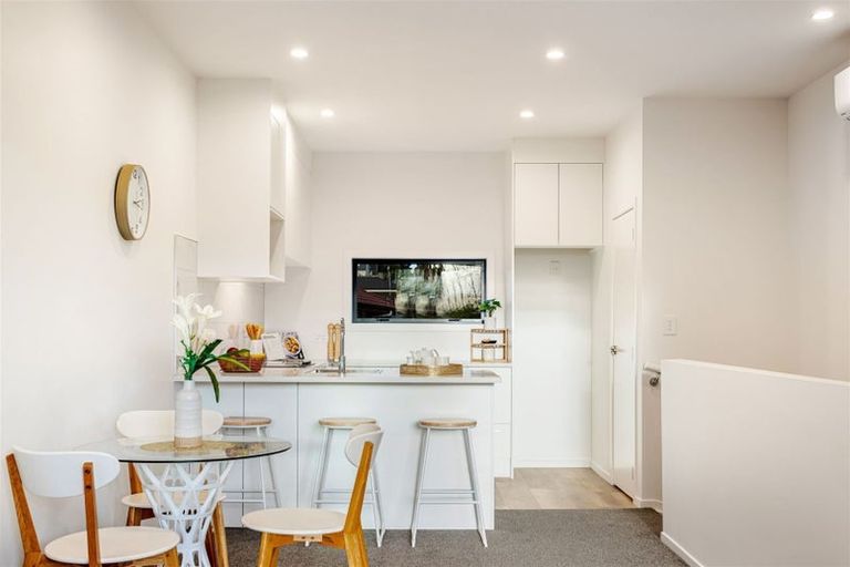 Photo of property in 7 Meg Lane, Glen Eden, 0602