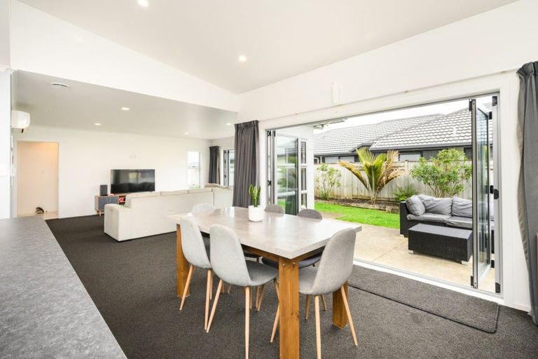 Photo of property in 17 Lorenzo Place, Kelvin Grove, Palmerston North, 4414