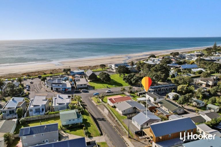 Photo of property in 21 Pacific Road, Waihi Beach, 3611