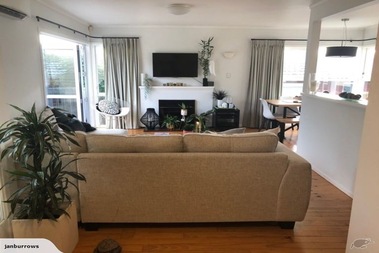Photo of property in 1/53 Moore Street, Hillcrest, Auckland, 0627