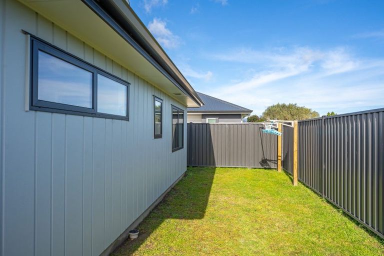 Photo of property in 24 Enereta Road, Otaki, 5512