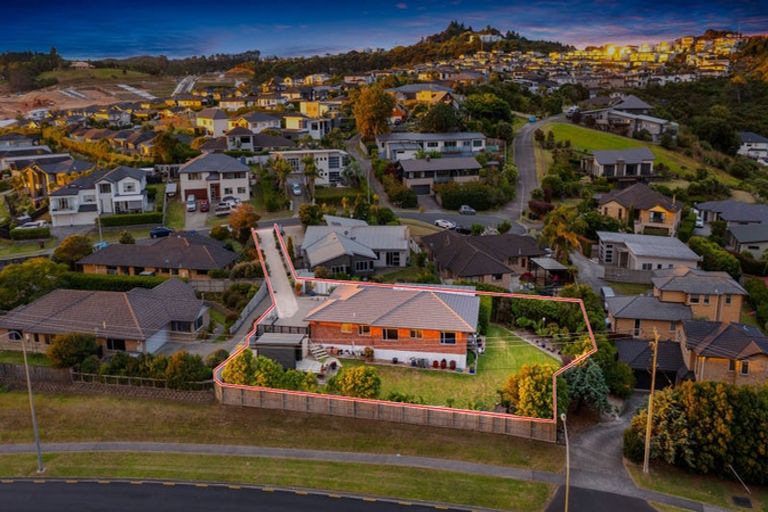 Photo of property in 8 Bayview Park Lane, Orewa, 0931