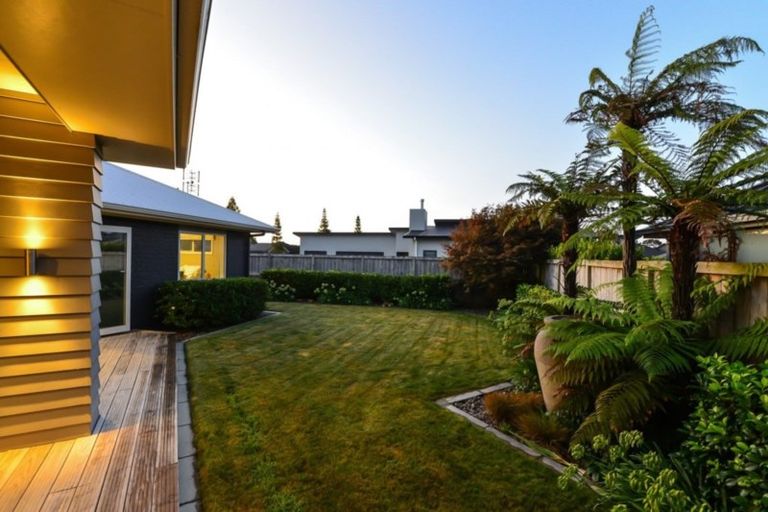 Photo of property in 2 Amokura Crescent, Flagstaff, Hamilton, 3210